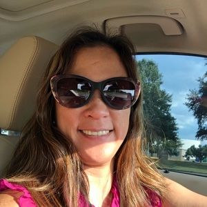 Meet your Posher, Adela